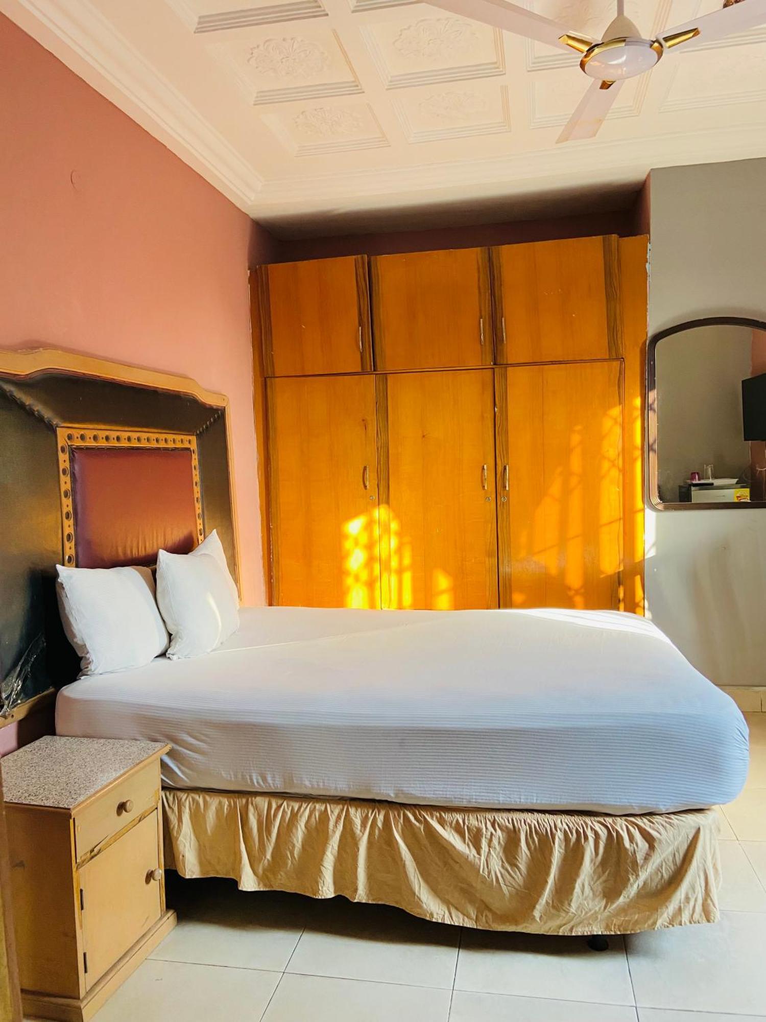אקרה Heaven Gate Hotel מראה חיצוני תמונה